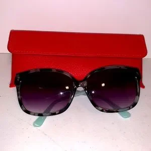 Guess Sunglasses GU7331 BLTO-35 Blue Brown Square Frames with Purple Lenses m_63eda0e192e49144a2dc231e.jpg main image 3